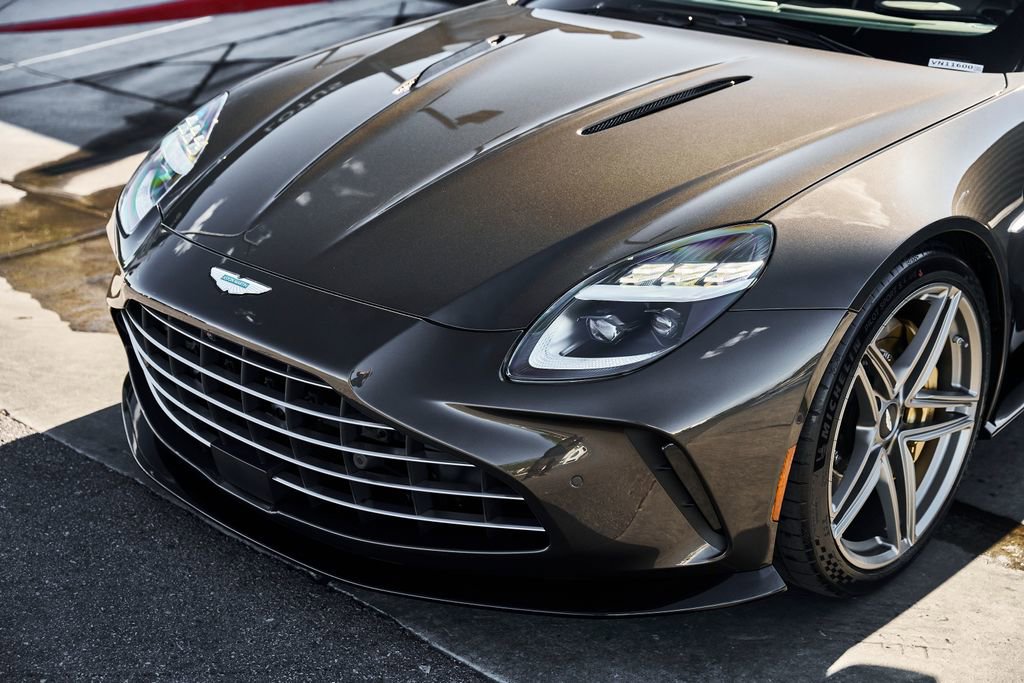 Used 2026 Aston Martin V8 Vantage S RWD image 2