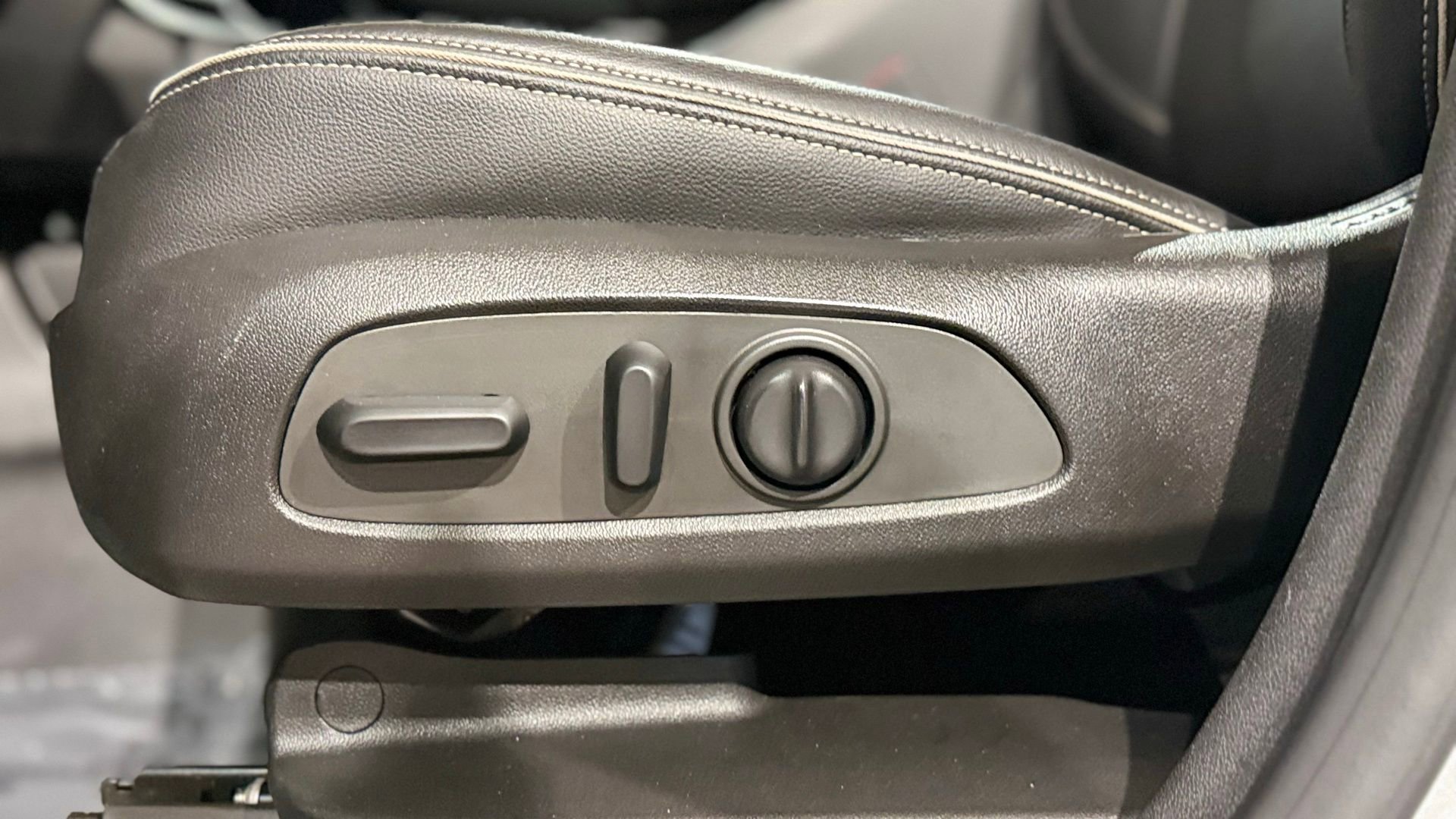 Used 2019 GMC Terrain Denali w/ Advanced Safety Package AWD/4WD image 41