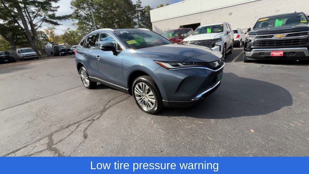 Used 2024 Toyota Venza XLE image 7