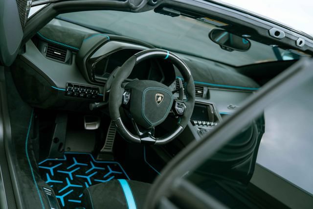 Used 2020 Lamborghini Aventador SVJ AWD/4WD image 46