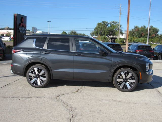 New 2025 Mitsubishi Outlander SE image 2
