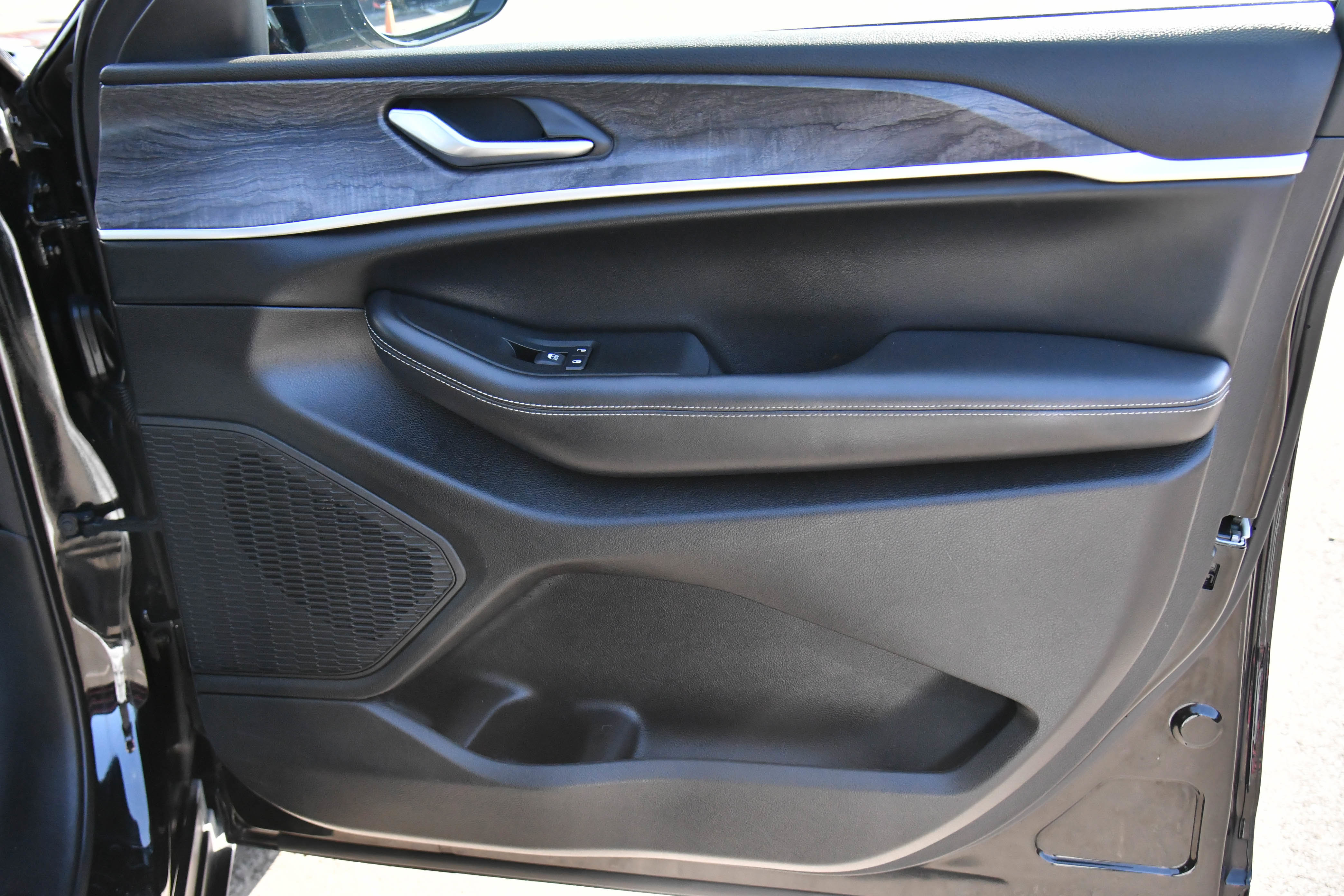 Used 2024 Jeep Grand Cherokee L Limited w/ Luxury Tech Group II image 57