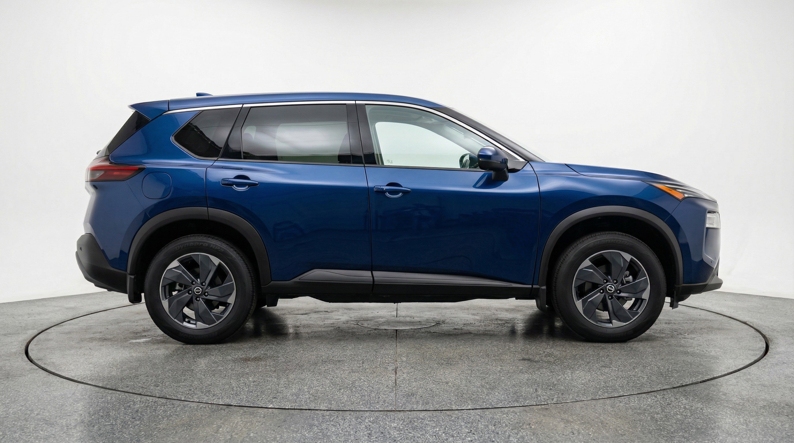 Used 2025 Nissan Rogue SV AWD/4WD image 11
