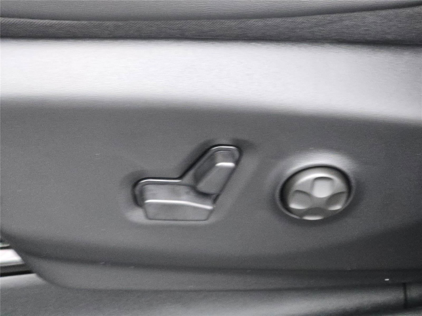 New 2026 Chrysler Voyager LX image 26