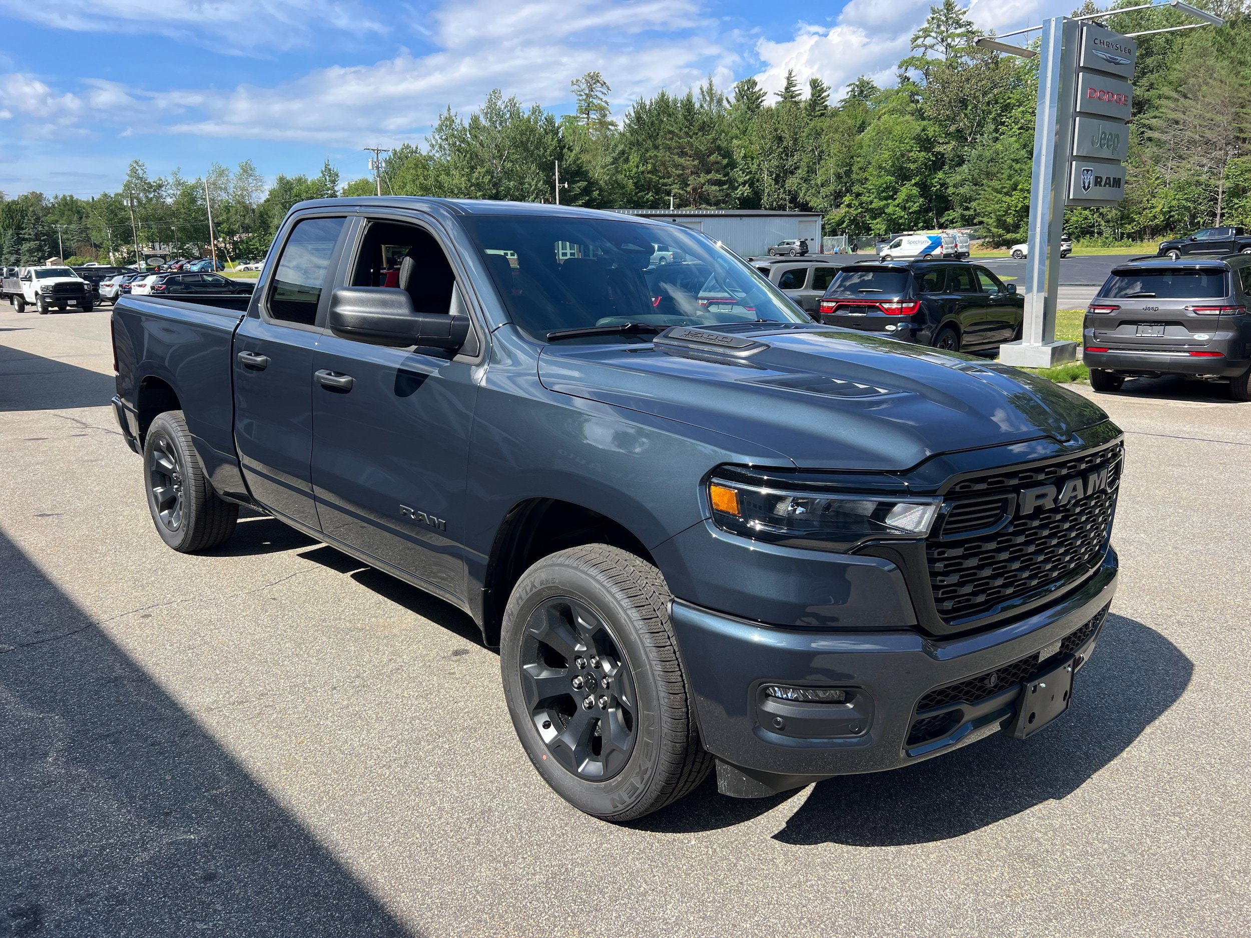 New 2026 RAM 1500 Express AWD/4WD image 3