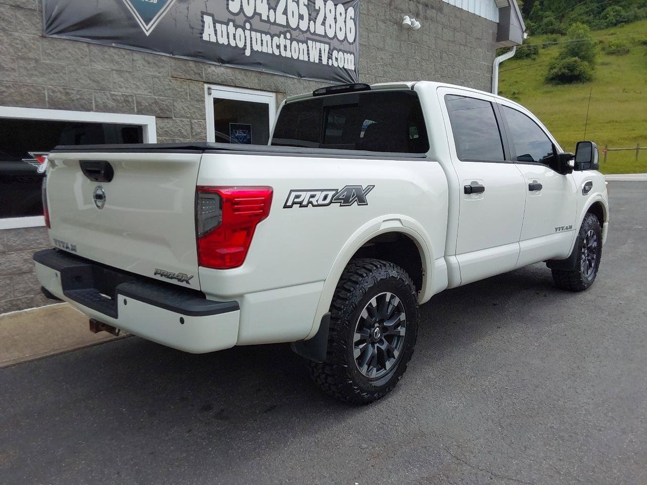 Used 2017 Nissan Titan PRO-4X w/ Pro-4x Convenience Package AWD/4WD image 3