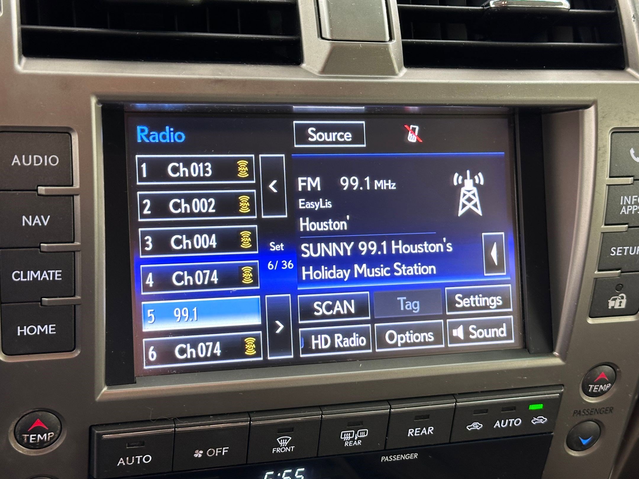 Used 2014 Lexus GX 460 Luxury image 25