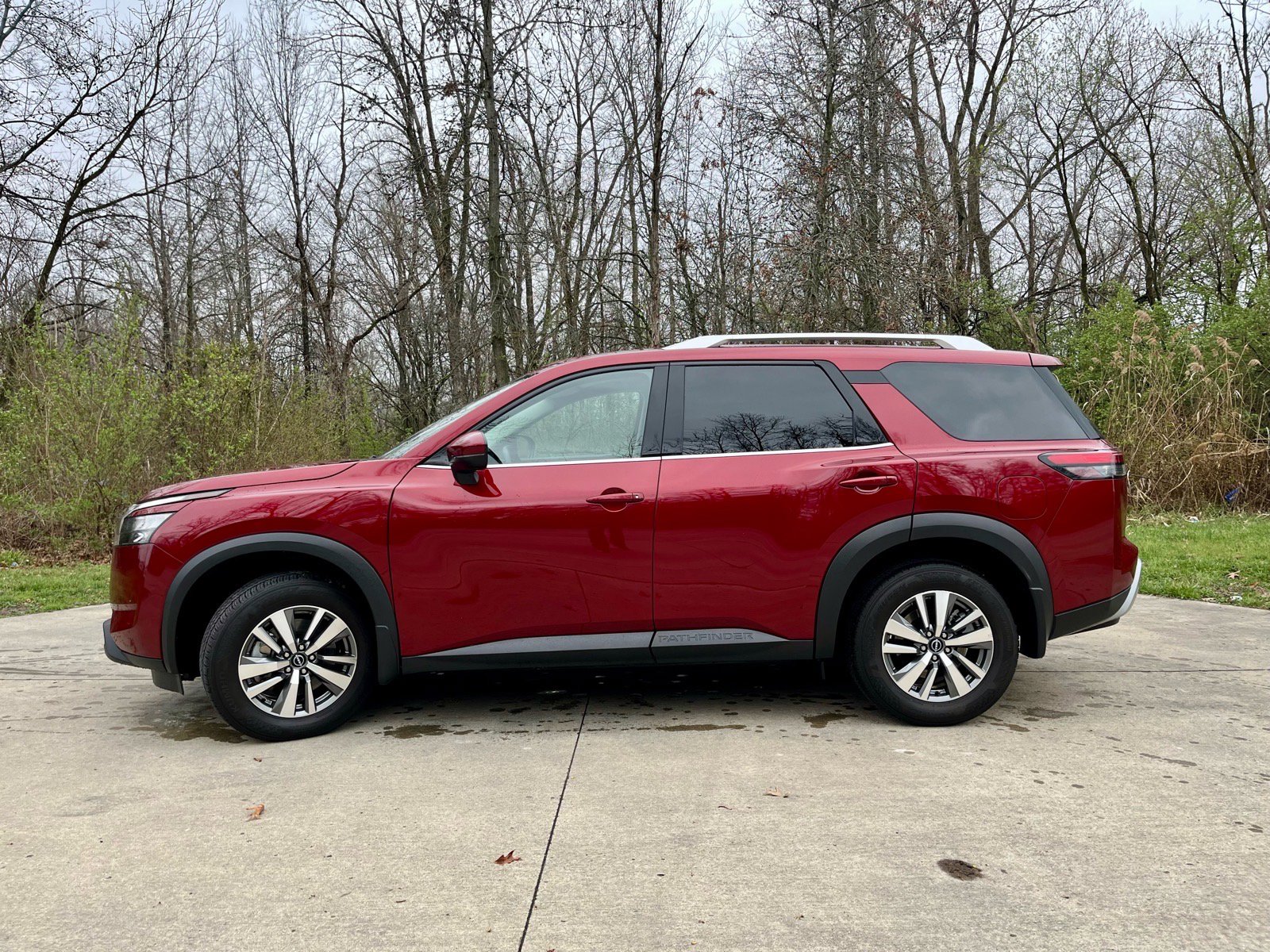 Used 2025 Nissan Pathfinder SL FWD image 12