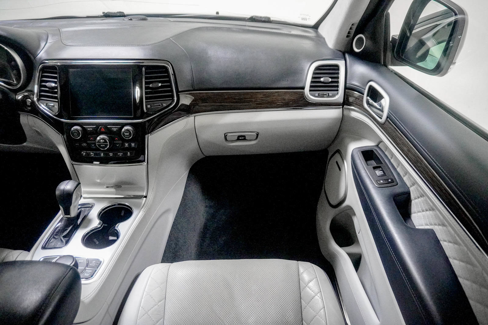 Used 2020 Jeep Grand Cherokee Summit AWD/4WD image 30