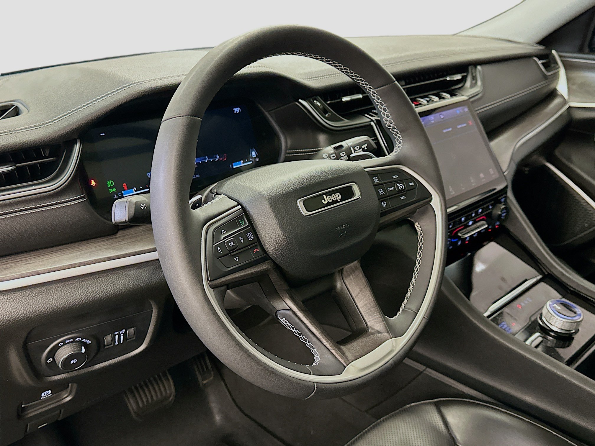 Used 2023 Jeep Grand Cherokee L Limited w/ Luxury Tech Group II AWD/4WD image 18