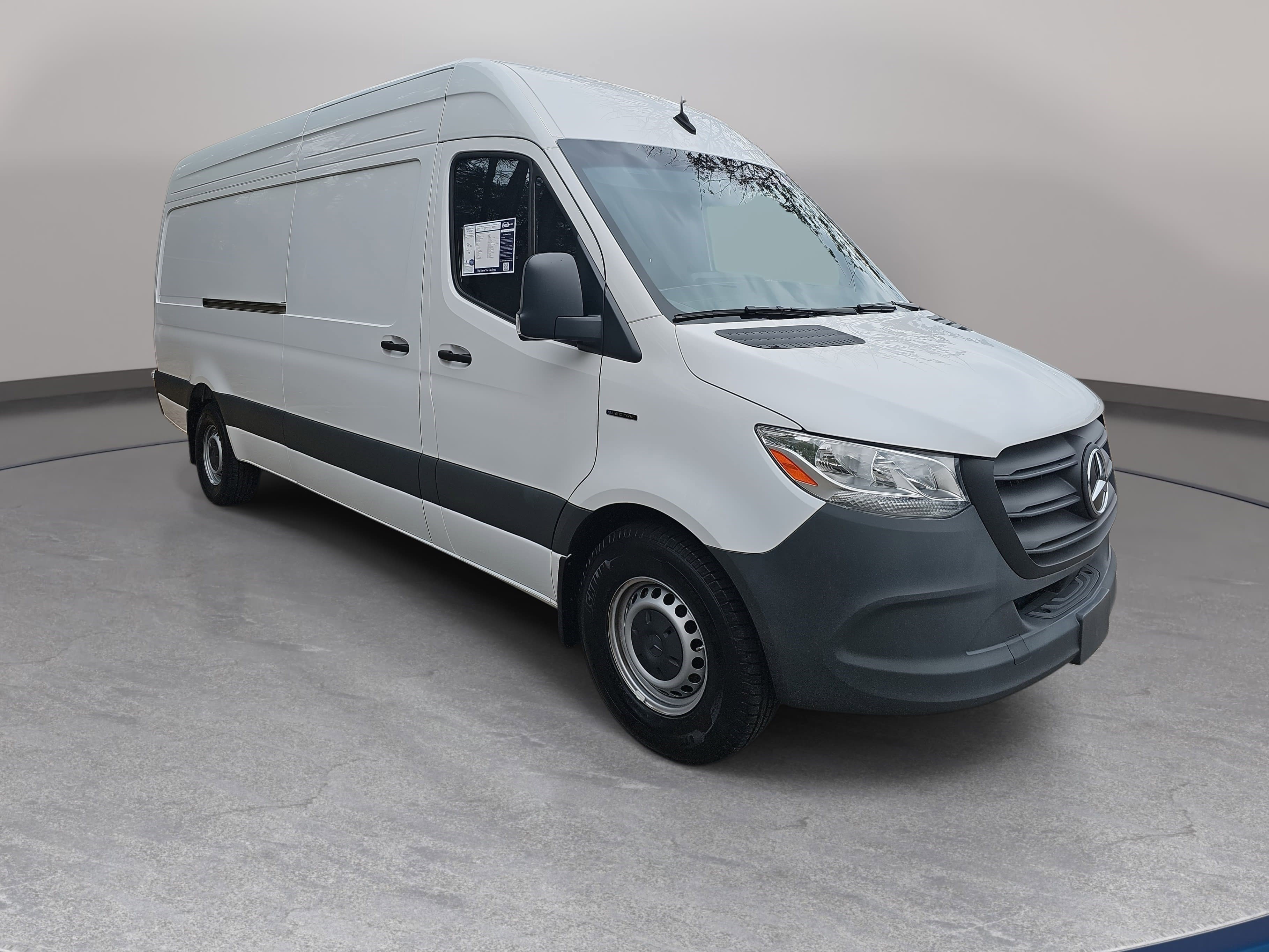 Used 2024 Mercedes-Benz eSprinter 170 Cargo image 3