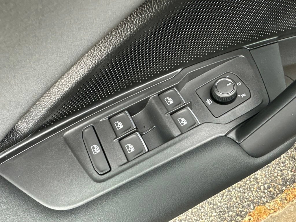 New 2026 Volkswagen Tiguan SE R-Line AWD/4WD image 11