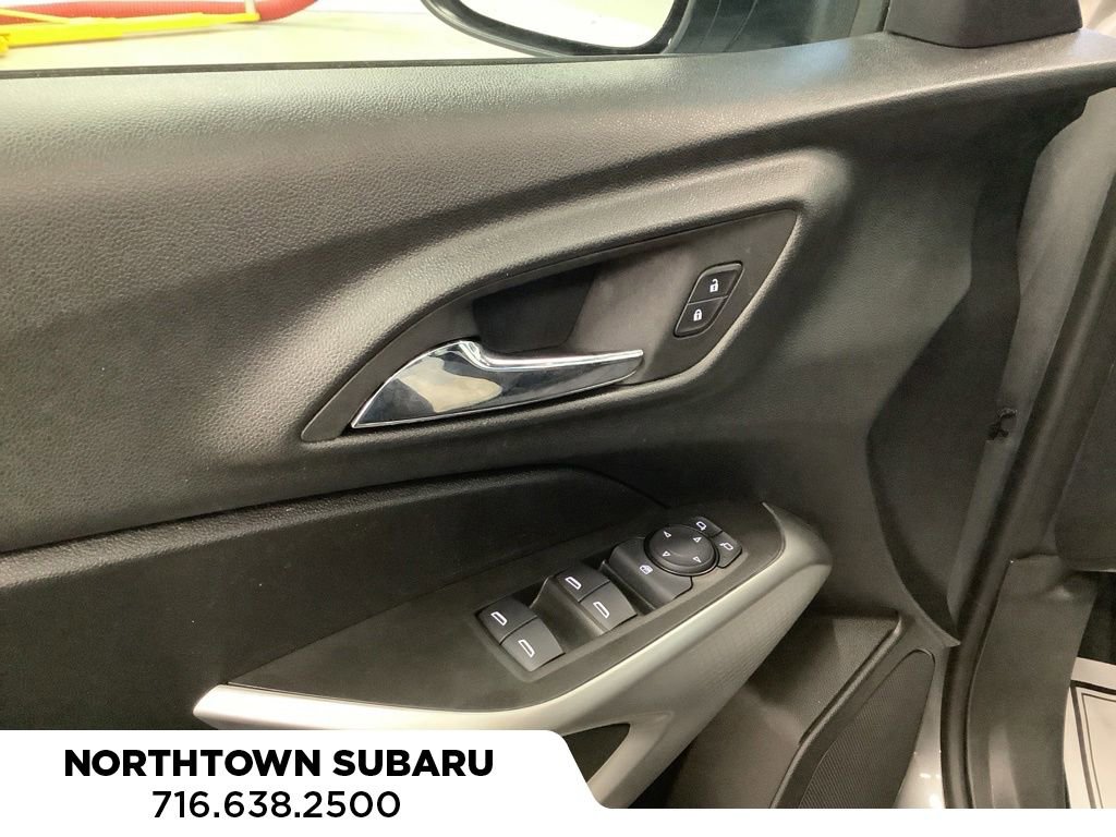 Used 2024 Chevrolet Trax RS FWD image 16