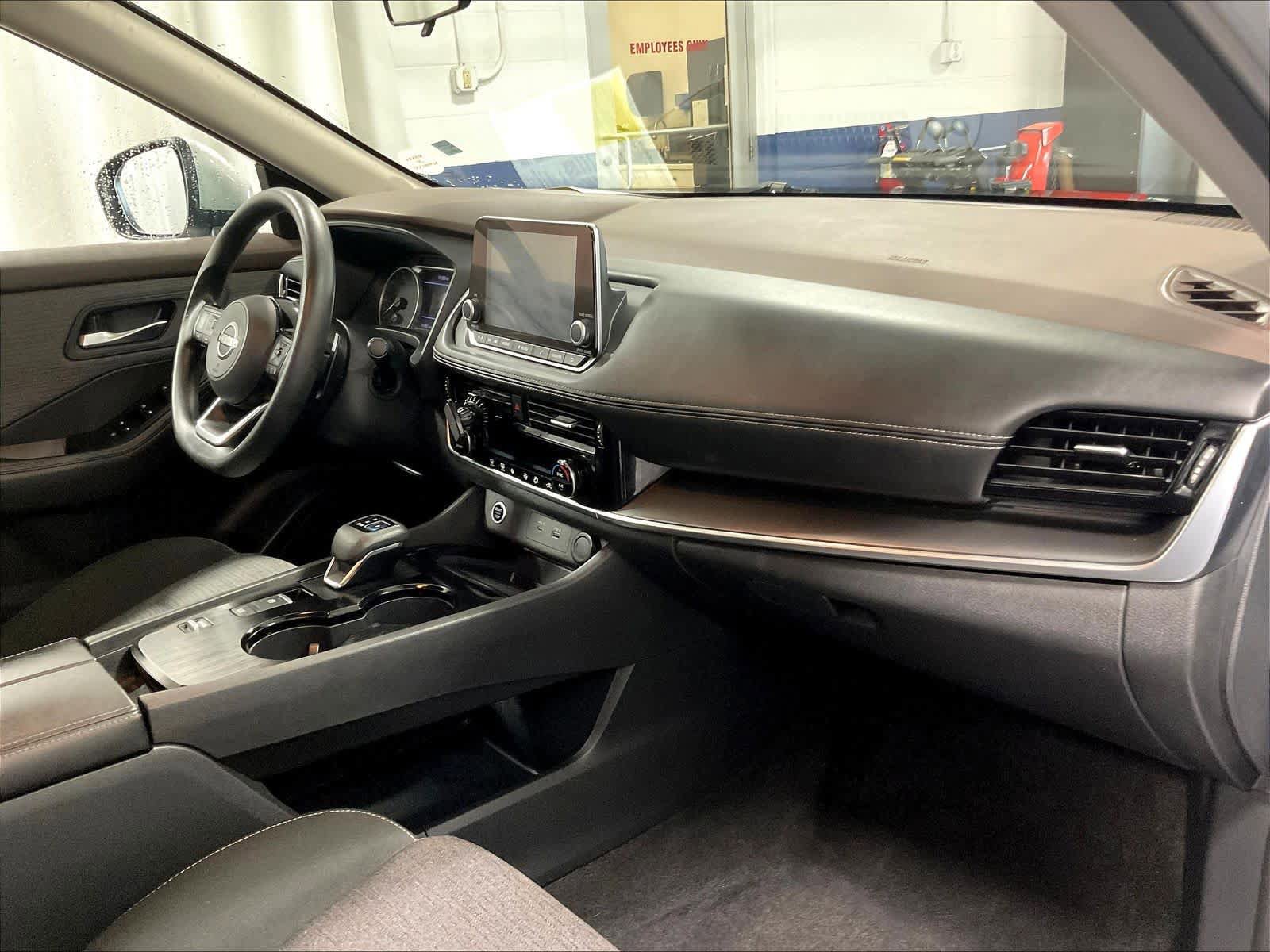 Certified 2022 Nissan Rogue SV image 14