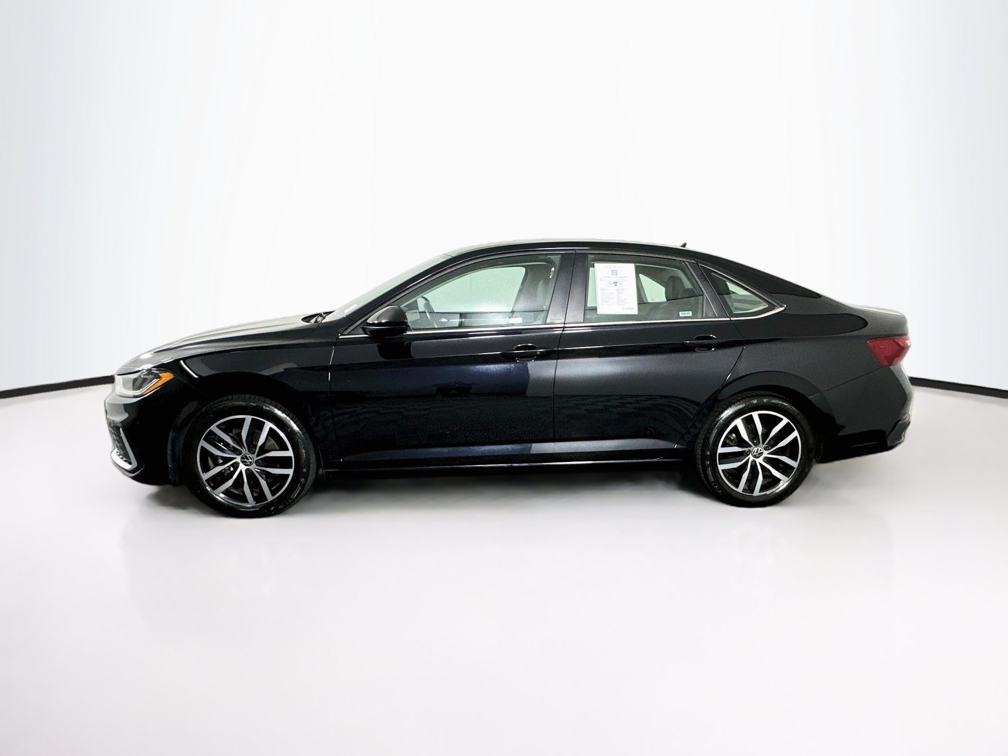Used 2025 Volkswagen Jetta SE FWD image 4