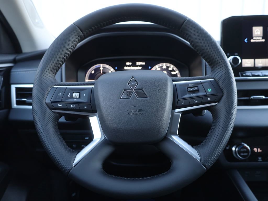 New 2025 Mitsubishi Outlander SE image 45