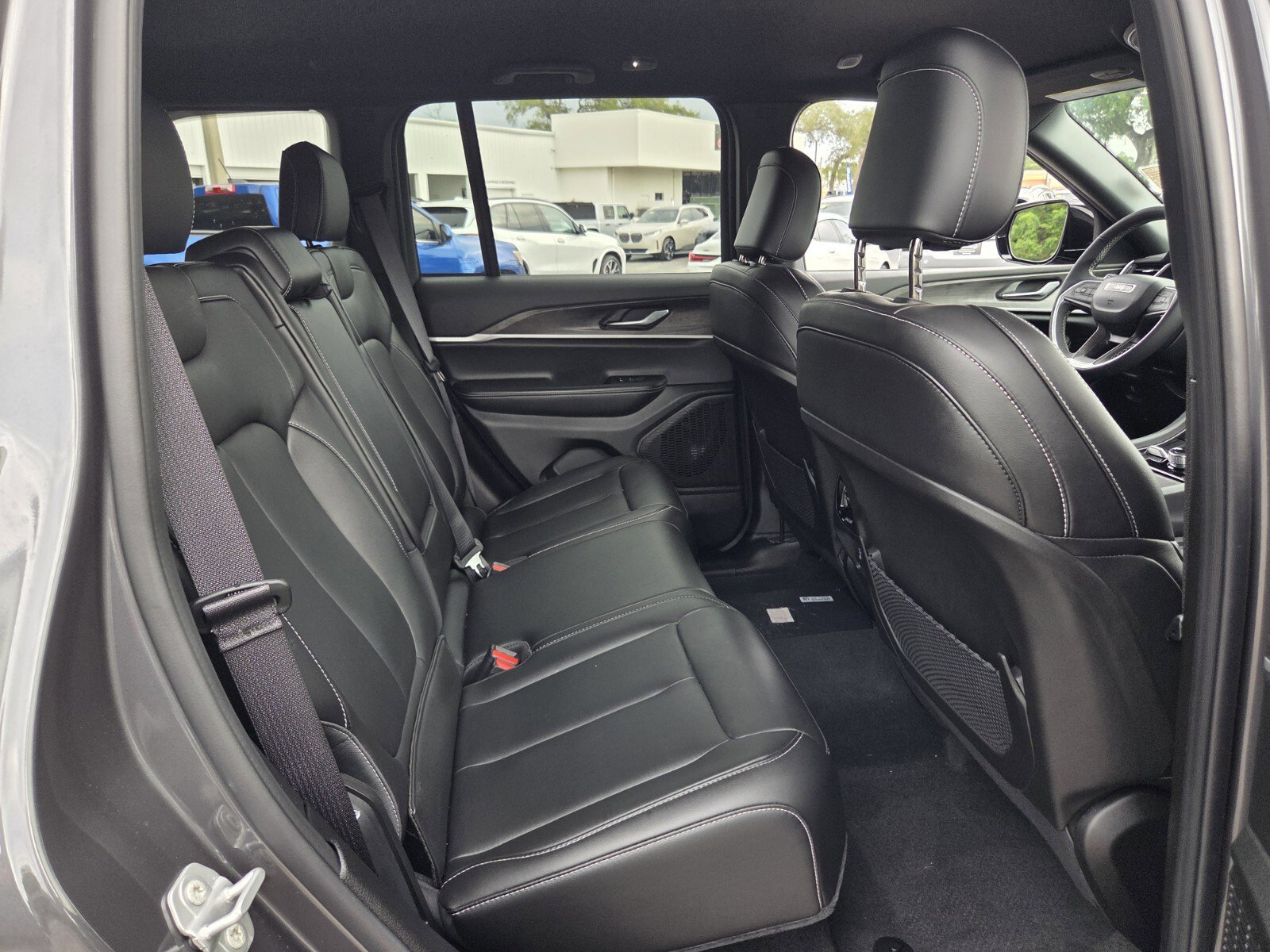 Used 2025 Jeep Grand Cherokee Limited AWD/4WD image 16