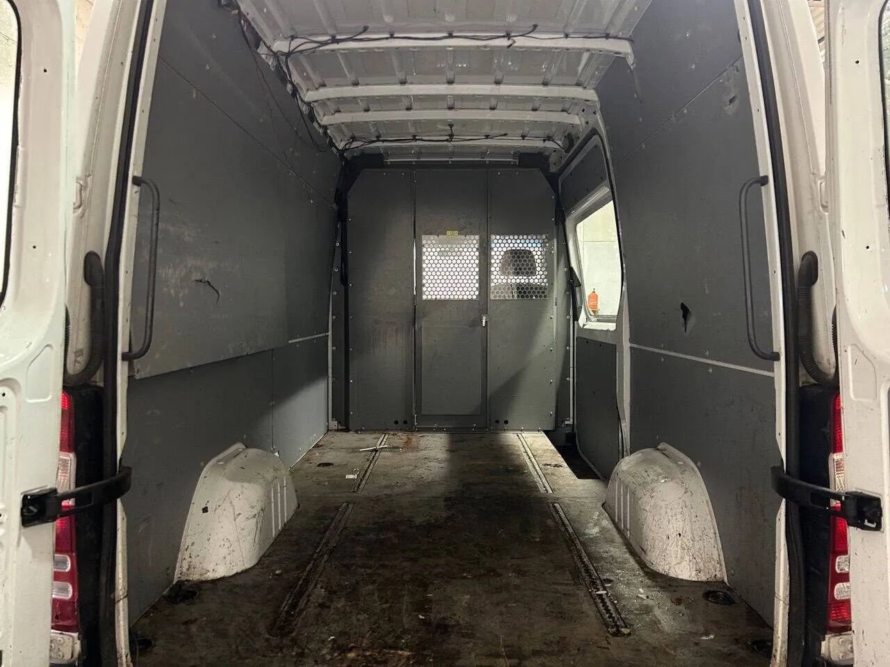 Used 2009 Dodge Sprinter 2500 RWD image 11