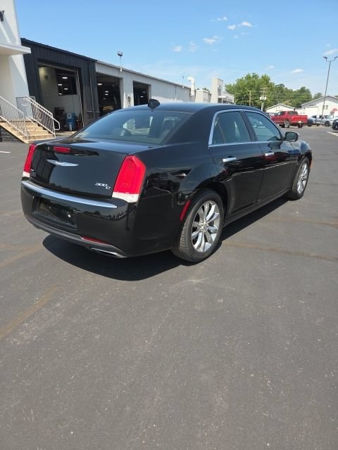 Used 2015 Chrysler 300 C Platinum w/ Harman/Kardon Audio Group AWD/4WD image 3