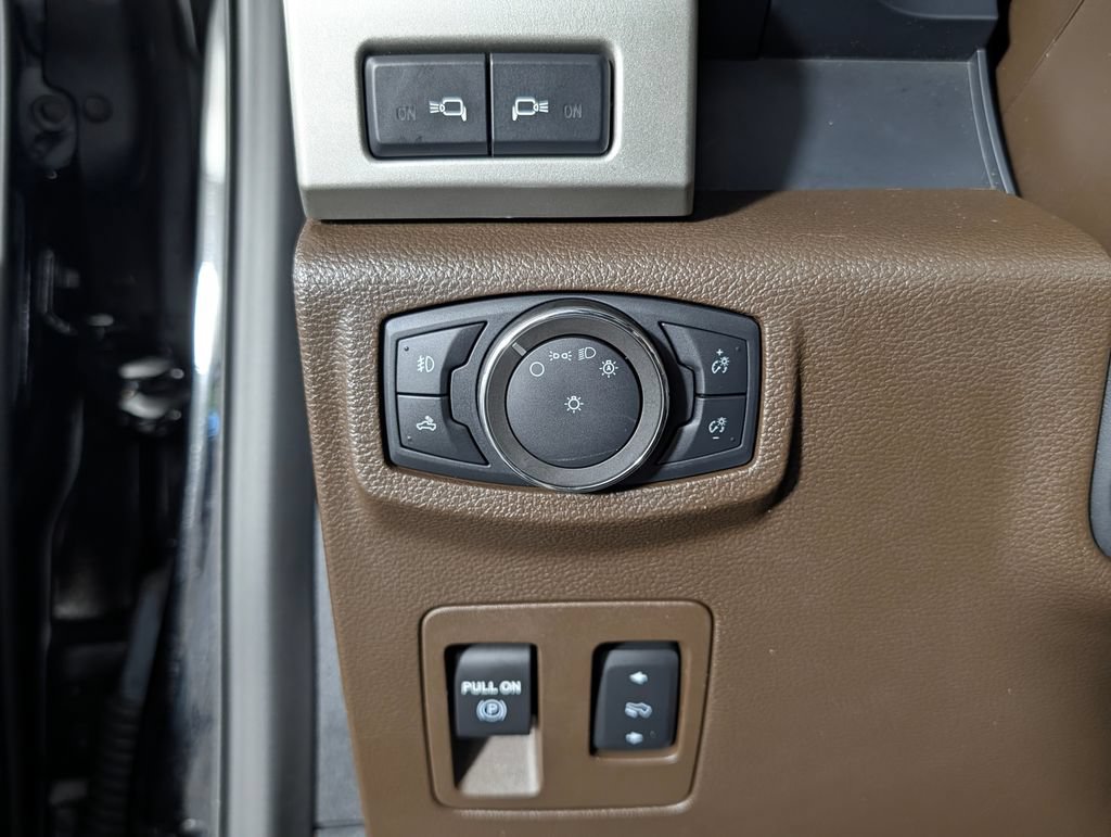 Used 2020 Ford F150 King Ranch w/ Equipment Group 601A Luxury AWD/4WD image 32