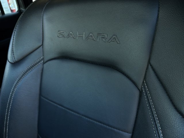 Used 2022 Jeep Wrangler Unlimited Sahara AWD/4WD image 22