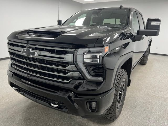 Used 2024 Chevrolet Silverado 3500 High Country w/ Technology Package AWD/4WD image 4