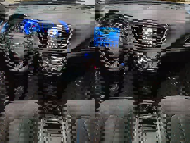 Used 2018 Chrysler Pacifica Touring Plus w/ S Appearance Package image 15