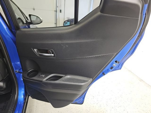 Used 2018 Toyota C-HR XLE FWD image 32