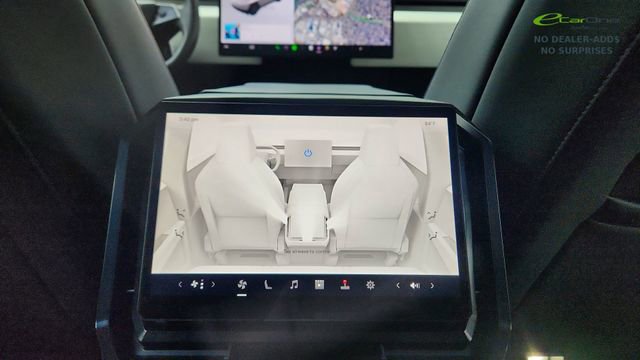 Used 2024 Tesla Cybertruck AWD Crew Cab image 47