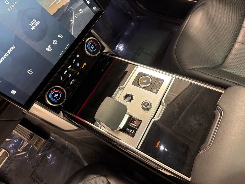 Used 2022 Land Rover Range Rover SE image 17