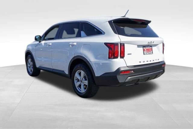 Used 2022 Kia Sorento LX image 6