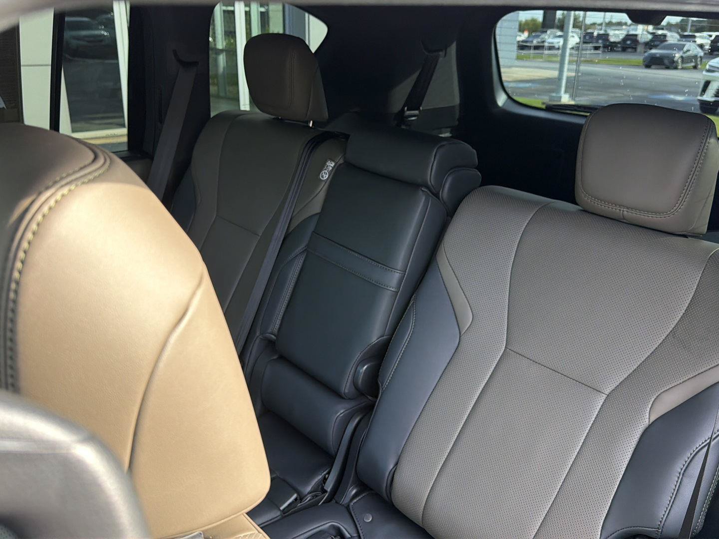 Certified 2025 Lexus LX 700h Overtrail AWD/4WD image 32