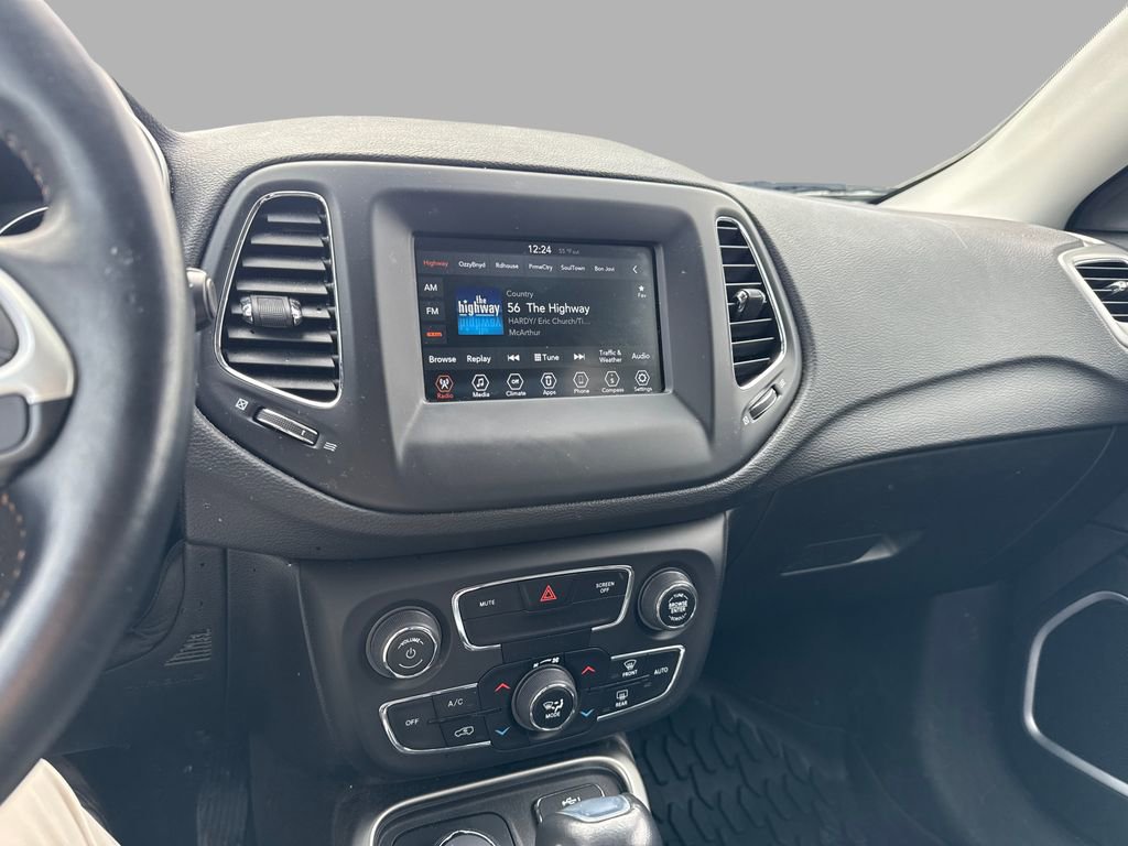 Used 2021 Jeep Compass Latitude image 14