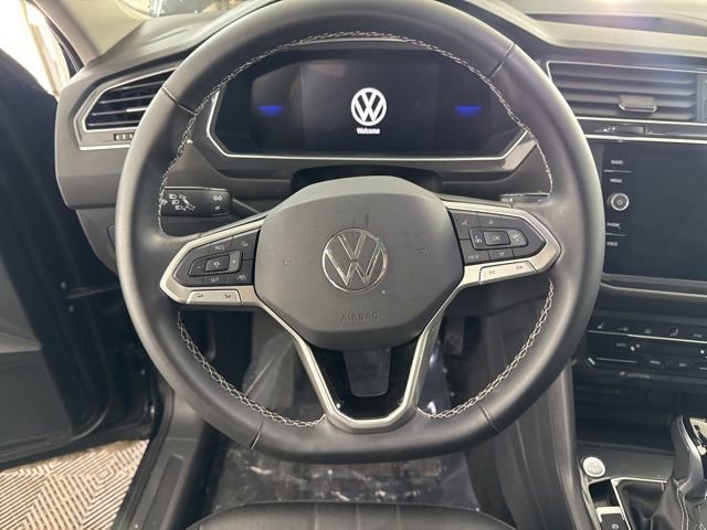 Used 2024 Volkswagen Tiguan SE image 33