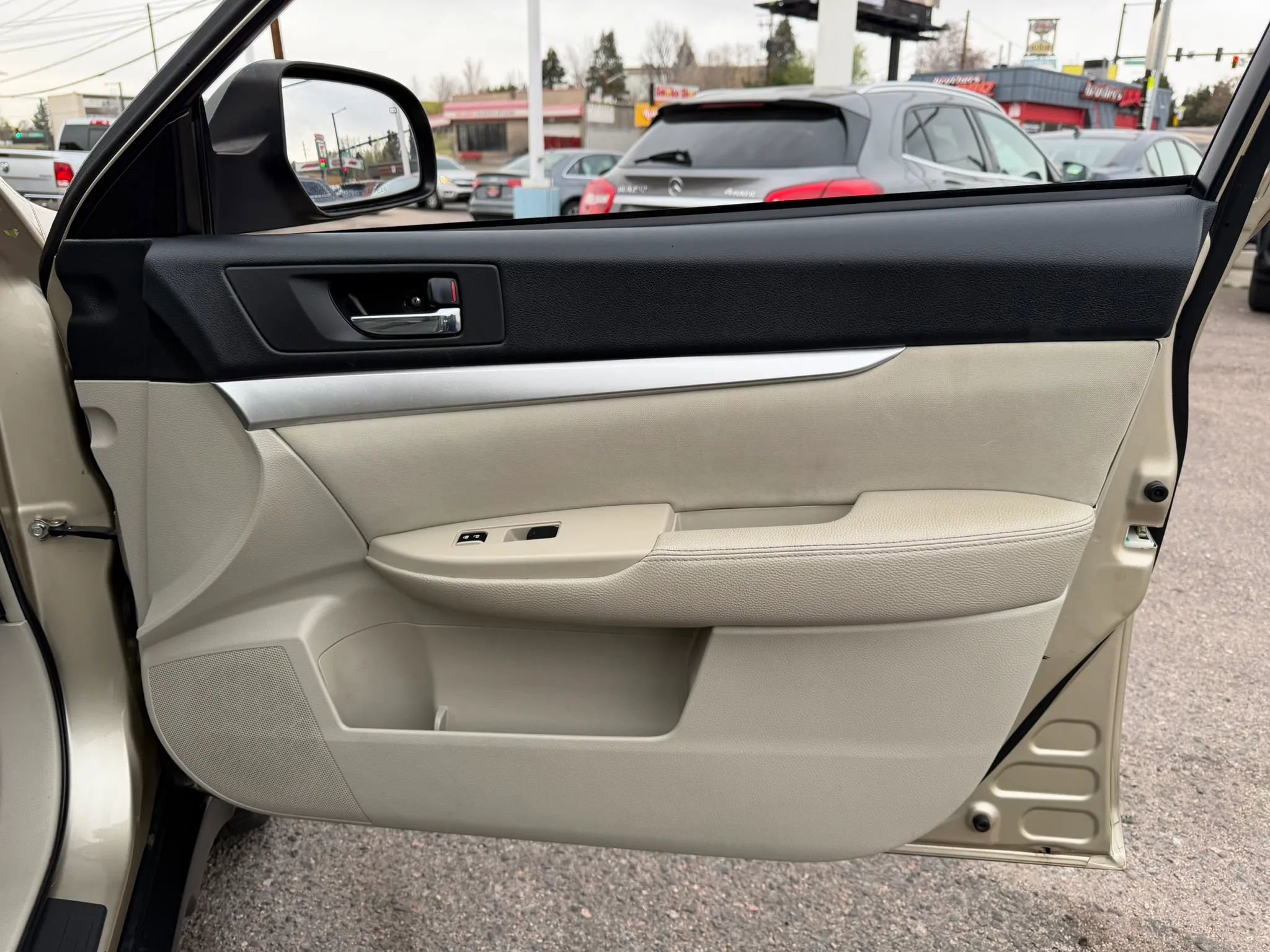 Used 2010 Subaru Outback 2.5i Premium image 18