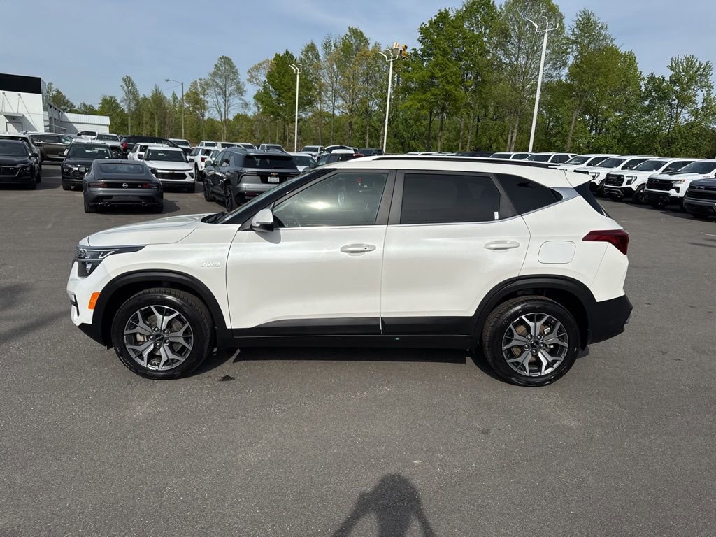 Used 2023 Kia Seltos EX AWD/4WD image 2