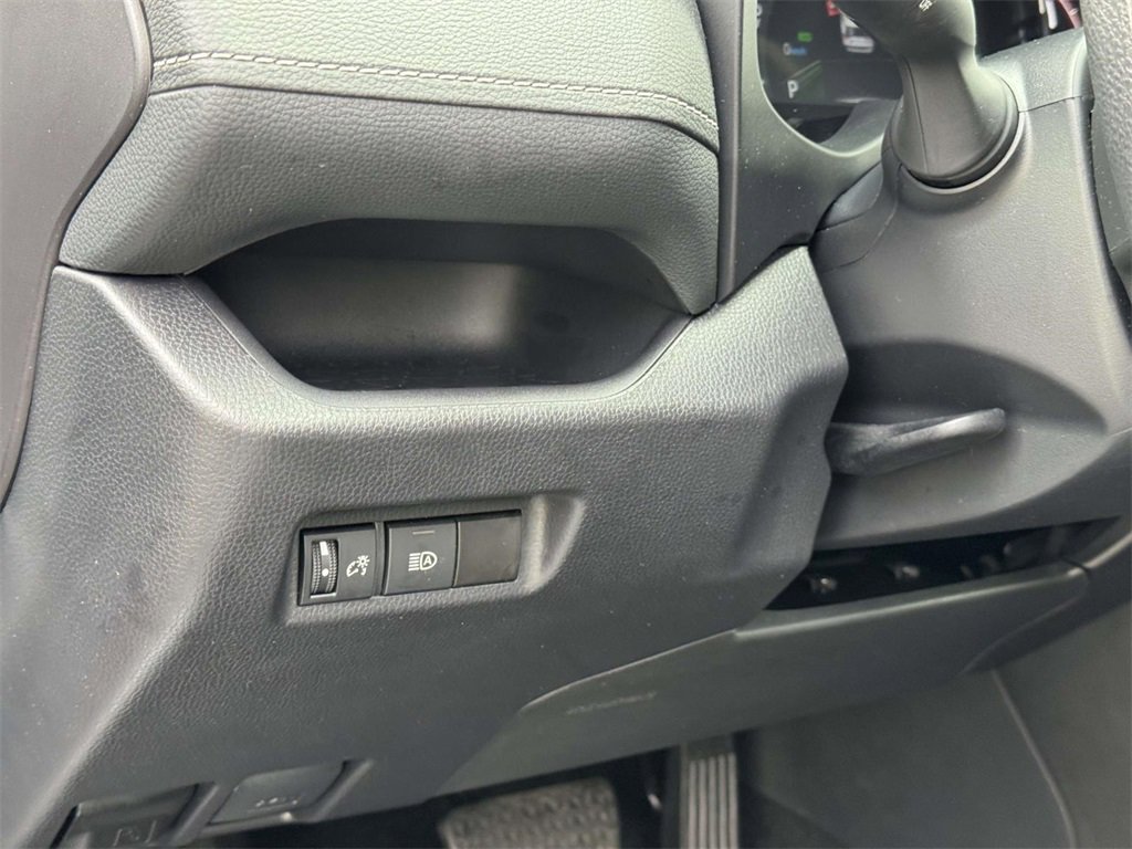 Used 2025 Toyota RAV4 LE image 9