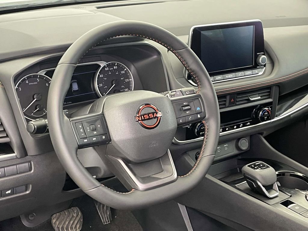 Used 2025 Nissan Rogue SV AWD/4WD image 4