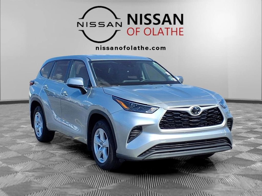 Used 2023 Toyota Highlander L FWD image 33