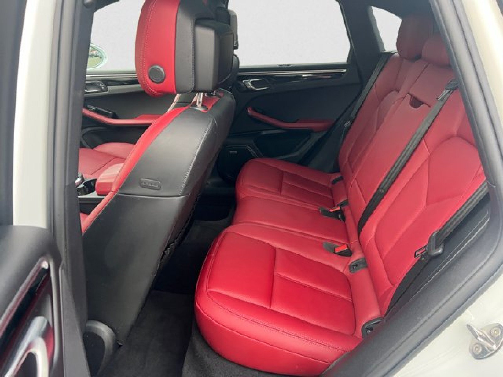 Used 2022 Porsche Macan AWD/4WD image 18