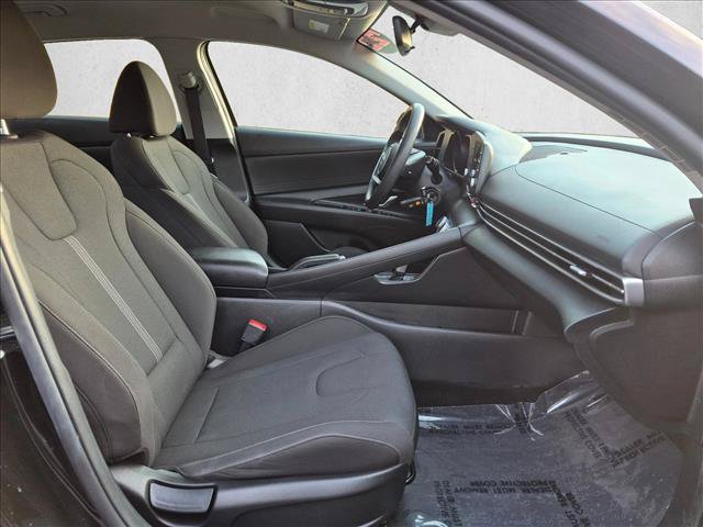 Used 2022 Hyundai Elantra SE FWD image 19