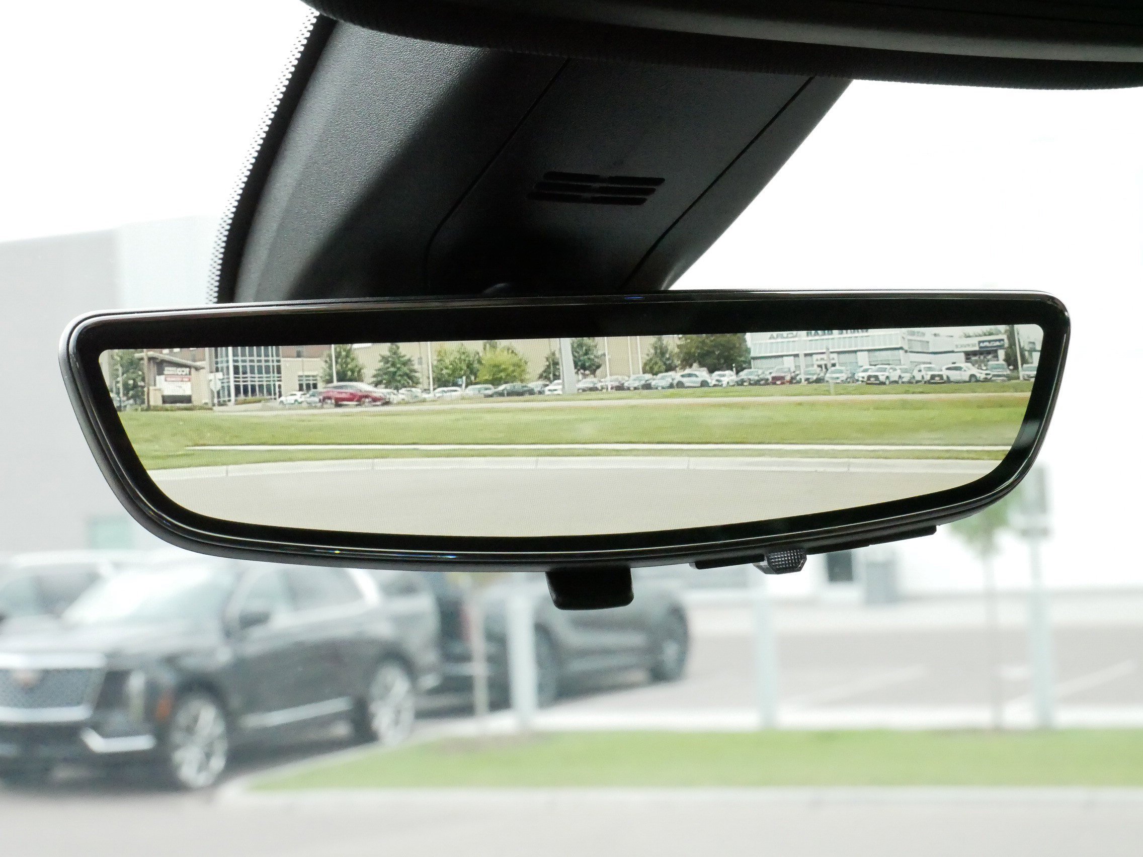 Used 2023 Chevrolet Traverse Premier image 34