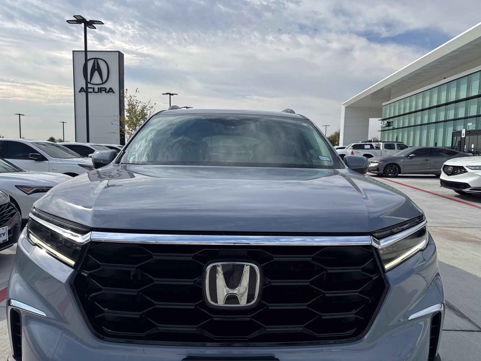 Used 2024 Honda Pilot Touring image 2