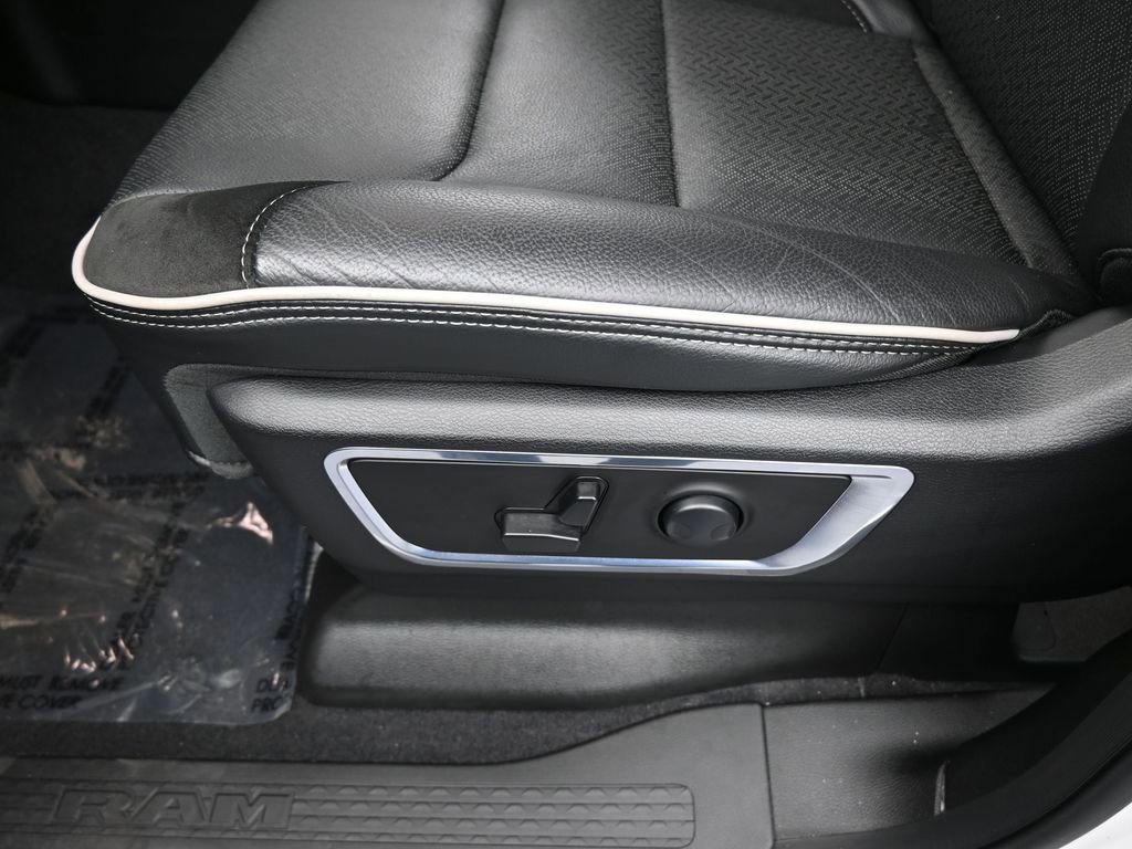 Used 2025 RAM 1500 Laramie image 15
