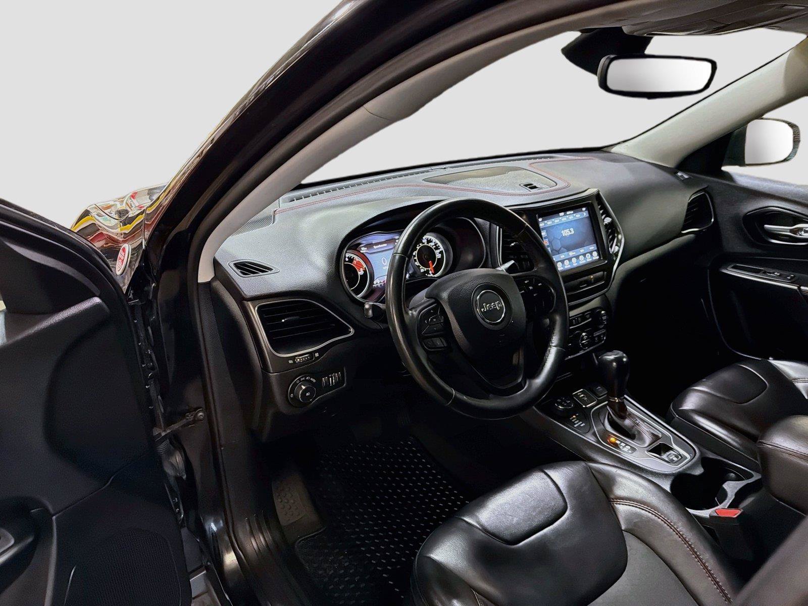 Used 2022 Jeep Cherokee Trailhawk AWD/4WD image 21