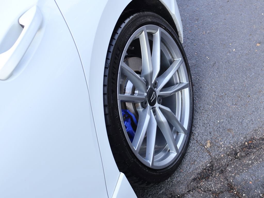 Certified 2024 Volkswagen Golf R image 43