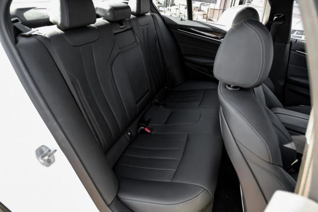 Used 2023 BMW 530e RWD image 44