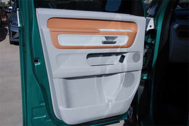 New 2025 Volkswagen ID. Buzz Pro S Plus image 11