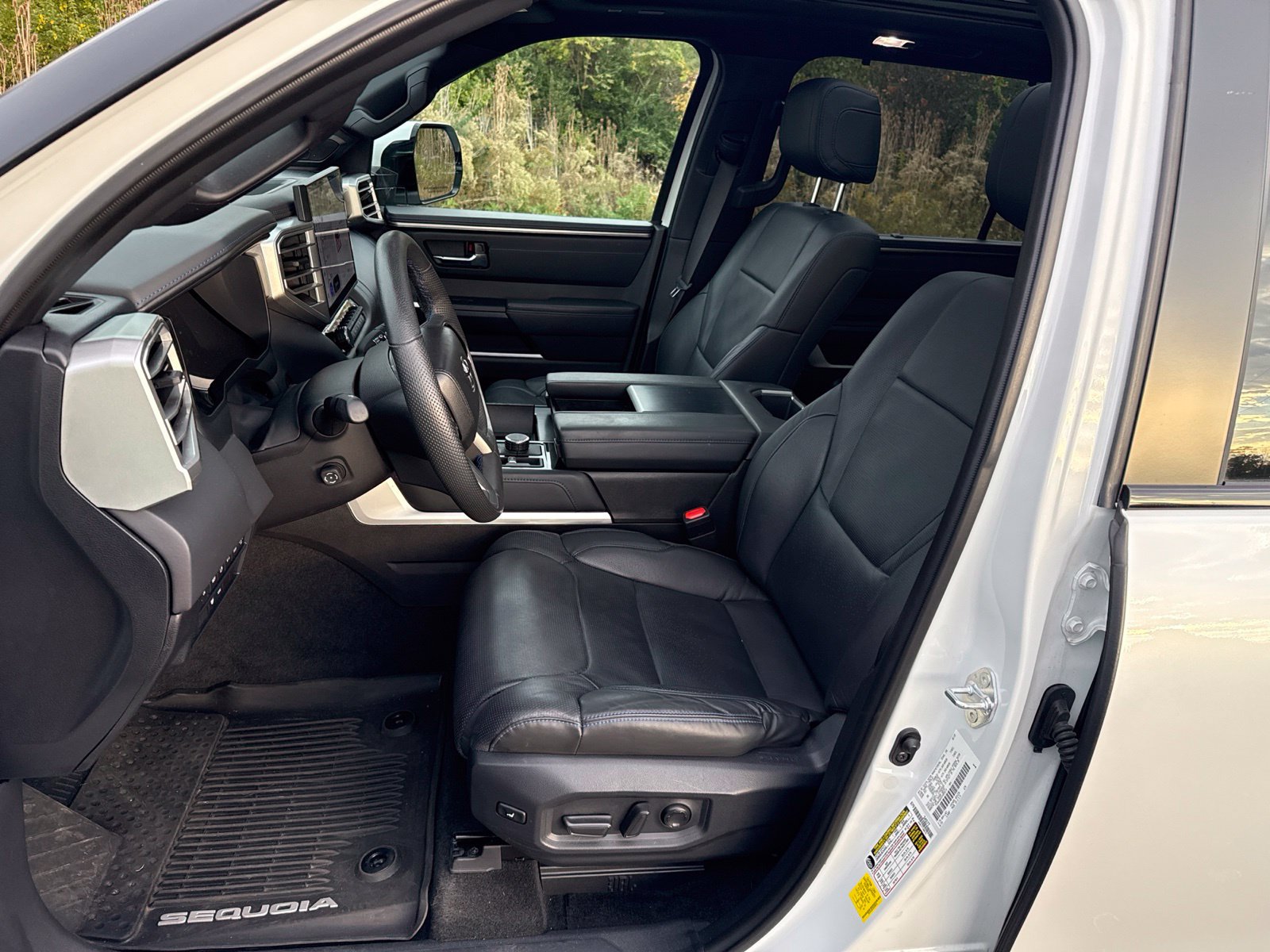 Used 2025 Toyota Sequoia Platinum AWD/4WD image 18