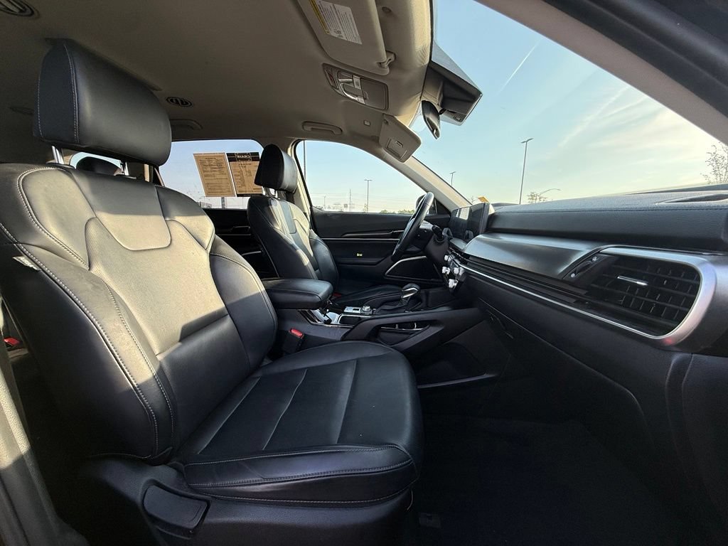 Used 2025 Kia Telluride LX FWD image 29